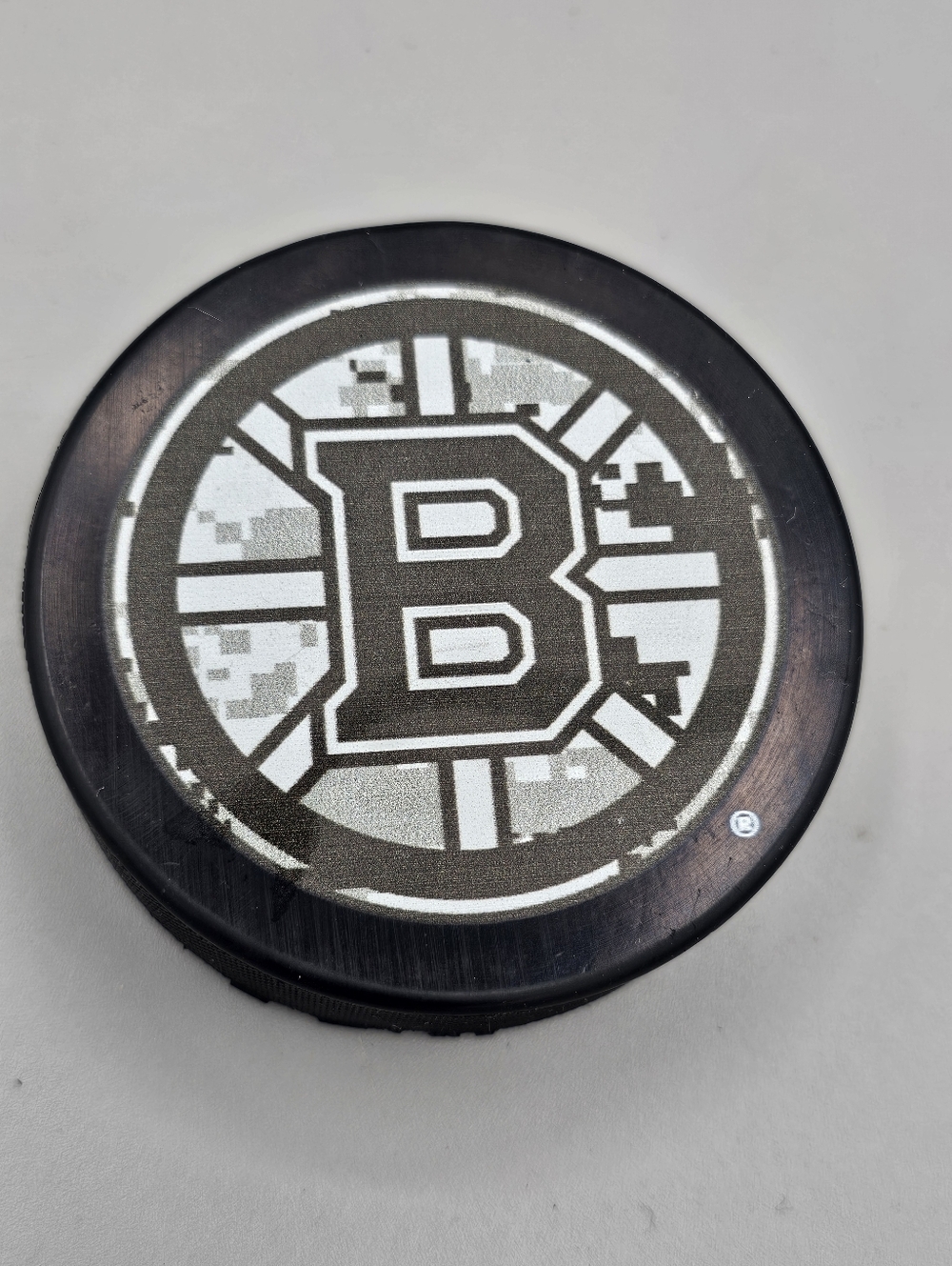 Boston Bruins‎ Hockey Puck NHL Official Souvenir Collectible Black Gray Slovakia